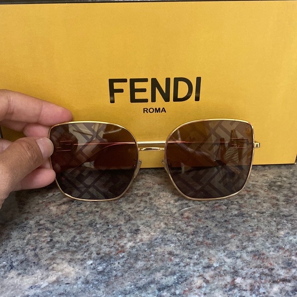Fendi Baguette gold FF pattern sunglasses - worn twice in New Condition - Picture 11 of 14